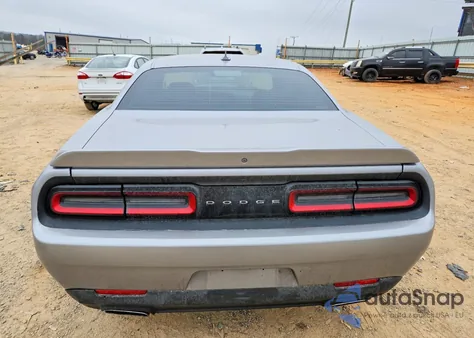 2018 Dodge Challenger Sxt z USA, uszkodzony, nr VIN 2C3CDZAG5JH172401